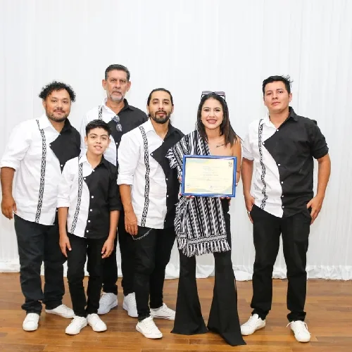 Foto de Chabely Fretes y la FULLBAND