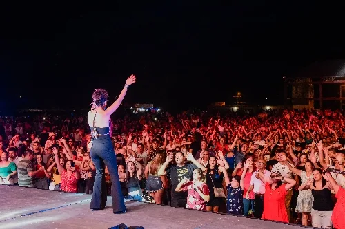 Foto de Chabely Fretes y la FULLBAND
