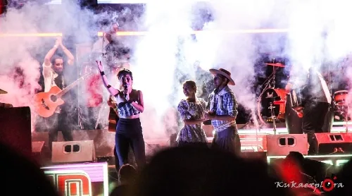 Foto de Chabely Fretes y la FULLBAND