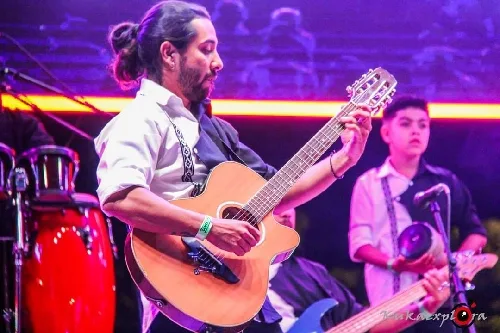 Foto de Chabely Fretes y la FULLBAND