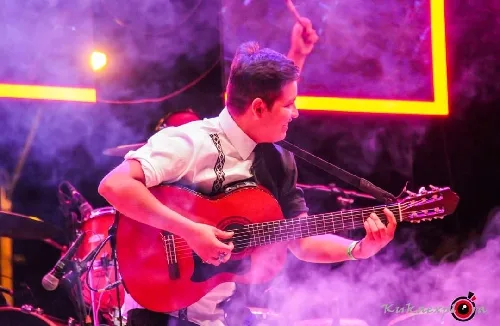 Foto de Chabely Fretes y la FULLBAND