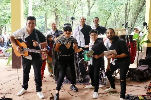 Foto de Chabely Fretes y la FULLBAND