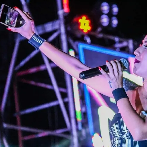 Foto de Chabely Fretes y la FULLBAND