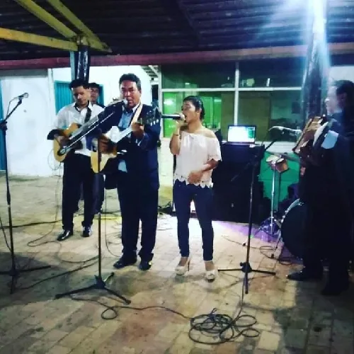 Foto de claudia y grupo
