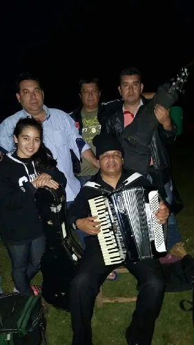 Foto de claudia y grupo