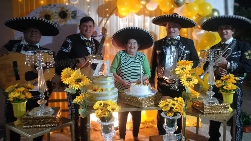 Foto de MARIACHI ALBHUR